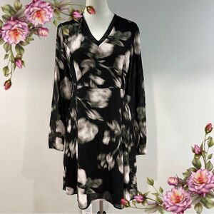 Simply Vera Floral v-neck long sleeve Dress size 8